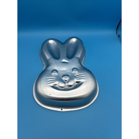 Wilton Cake Pan Funny Face #2105-9438 Easter 1992 Jello Mold Rabbit Aluminum - Picture 2 of 2